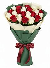 Букет Микс из красных и белых роз в Симферополе