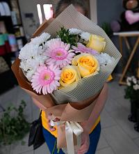 Букет цветов из:  Герберы, Розы и Хризантемы в Симферополе