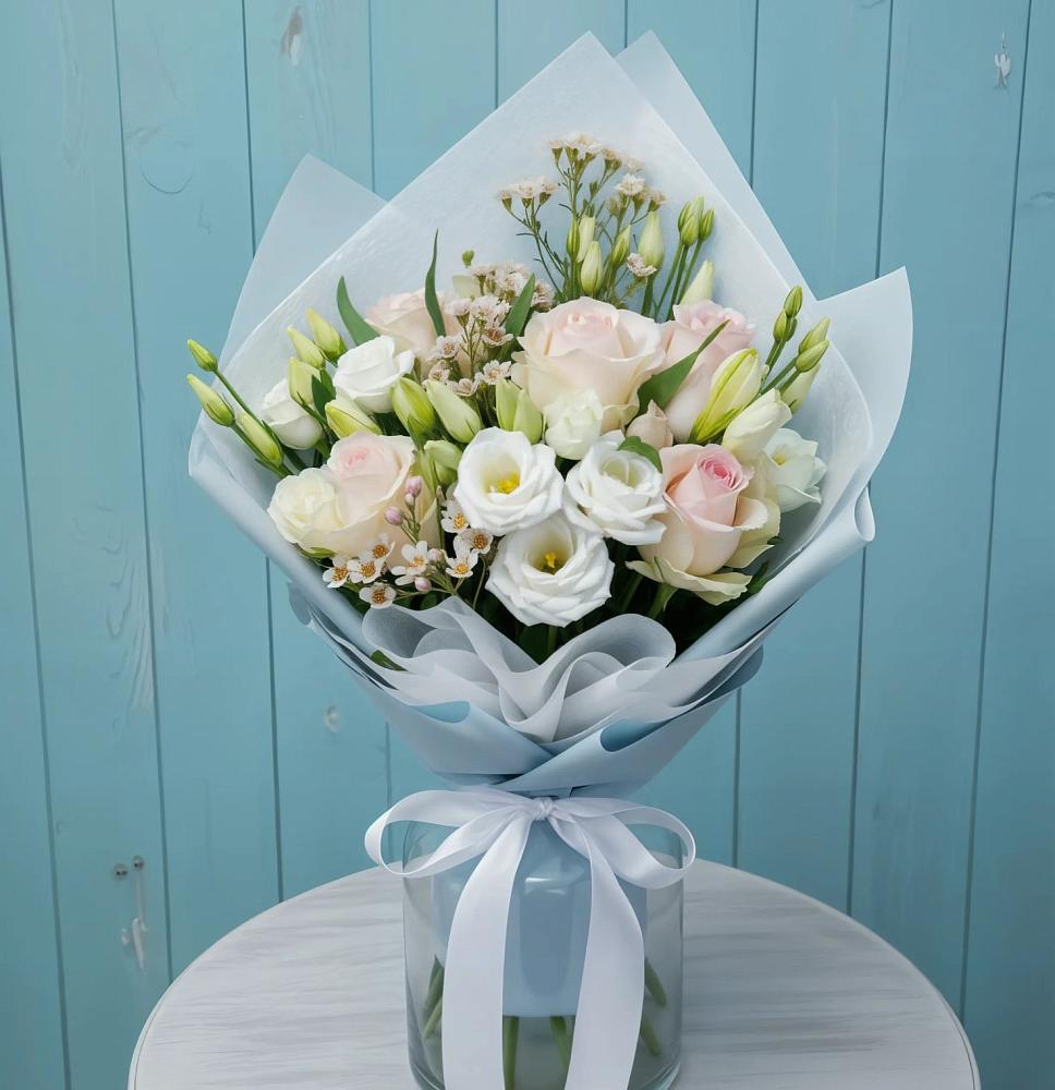 Букет цветов из: Розы и Лизиантусы в Симферополе