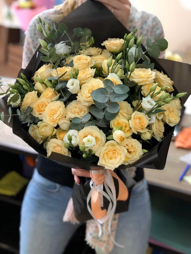 Букет цветов из: Розы и Лизиантусы в Симферополе