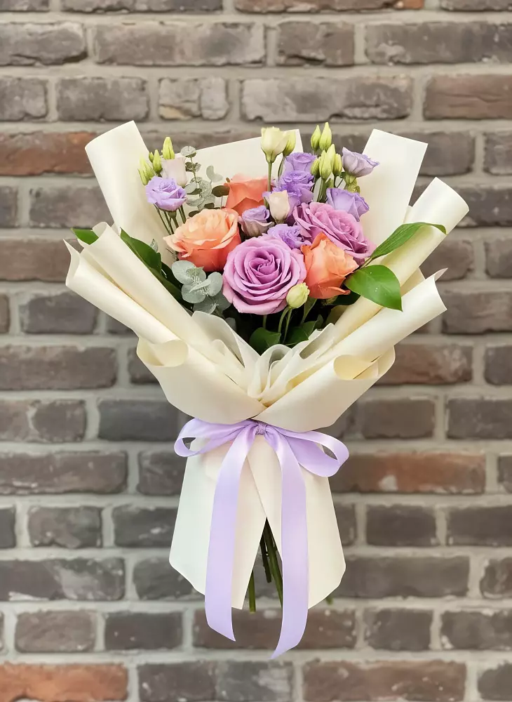 Букет цветов из: Лизиантусы и Розы в Симферополе