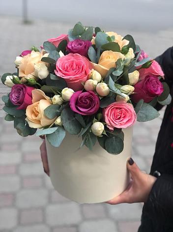 Цветочная композиция из Розы в шляпной коробке в Симферополе