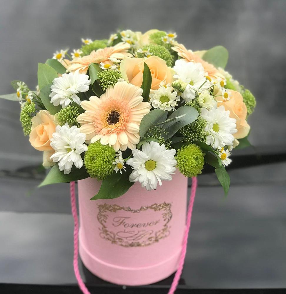 Цветочная композиция из Розы, Герберы и Хризантемы в шляпной коробке в Симферополе