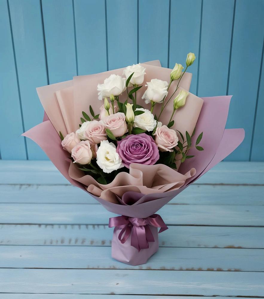 Букет цветов из: Розы и Лизиантусы в Симферополе